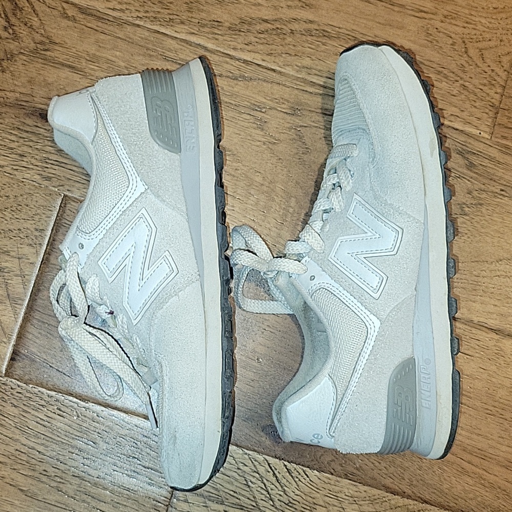 Women's New Balance Classic 574 shoes